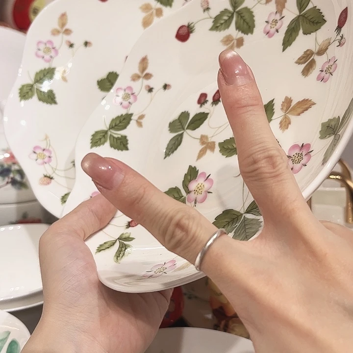 *****瓷片异型花边8寸草莓深盘2个