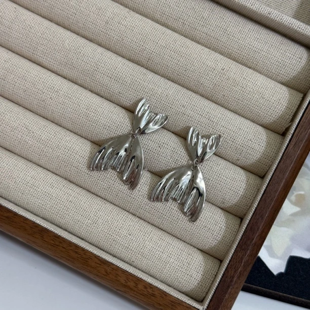 铜合金耳饰 海洋生物轻奢饰品耳钉日韩素款女设计感个性复古鱼尾