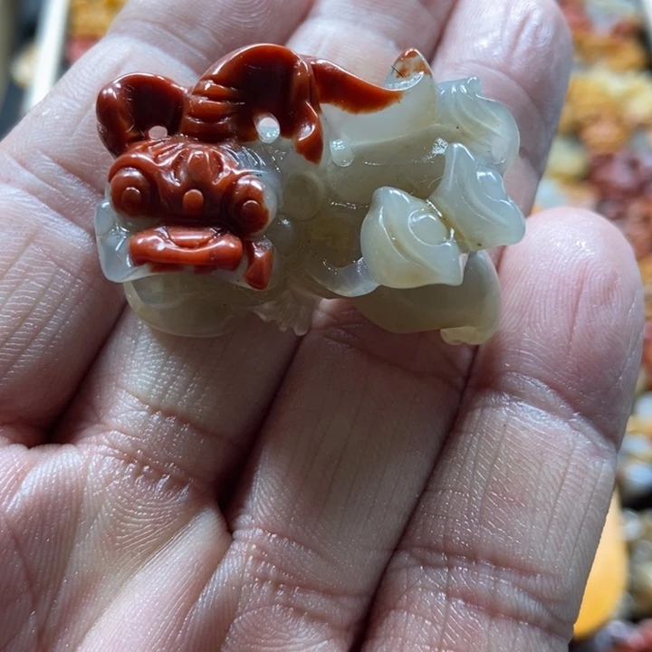 誠***信石英质玉（黄龙玉）未镶嵌颈饰