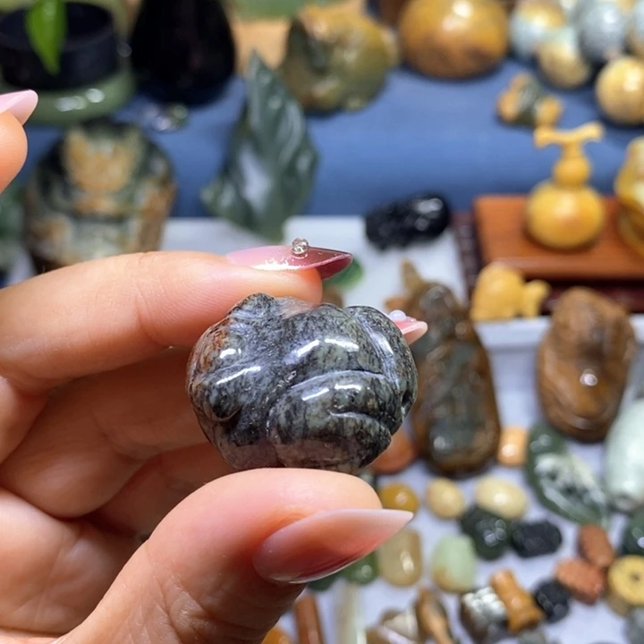 岫岩河磨玉(透闪石质玉)未镶嵌挂件通孔