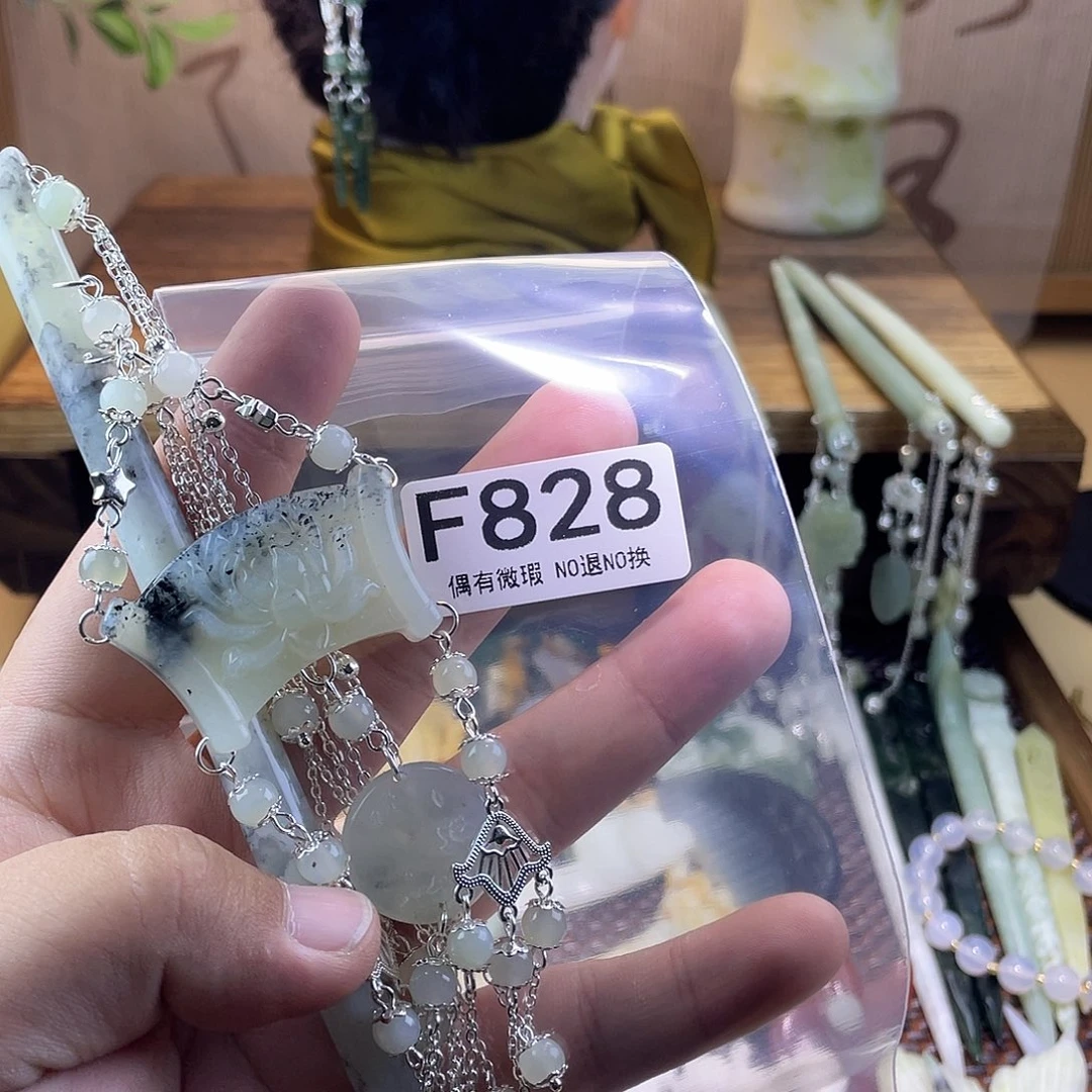 蛇纹石玉发饰未镶嵌张**扈