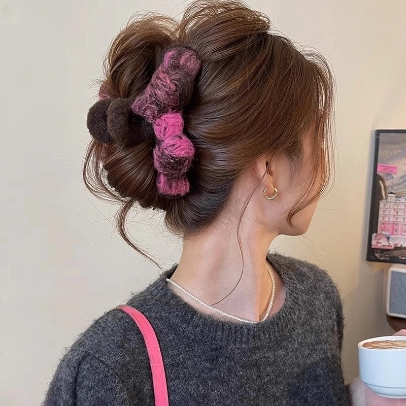 秋冬毛绒蝴蝶结抓夹女2025新款鲨鱼夹大号发量大盘发发夹百搭发饰