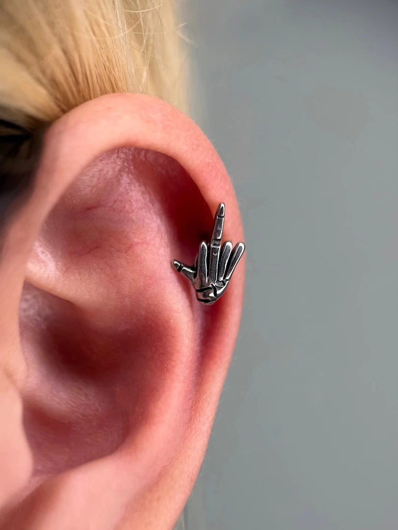 【新款】钛钢骷髅爪中指耳钉暗黑朋克土酷个性耳骨钉复古冷淡风