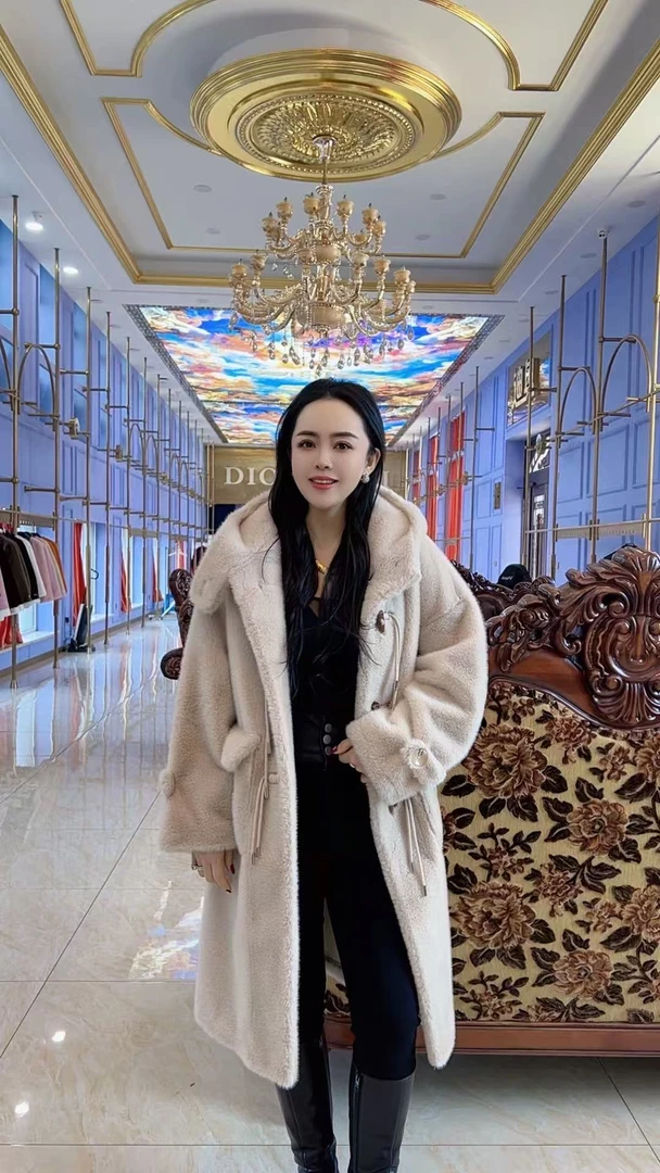 张洪波夫妇-2025年冬季新款牛角扣长款连帽外套
