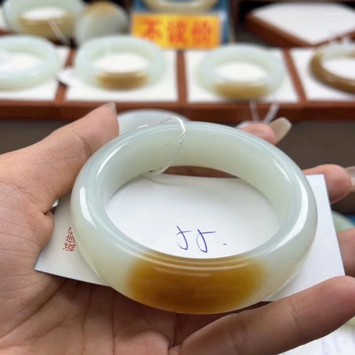 和田玉手镯未镶嵌一**阳