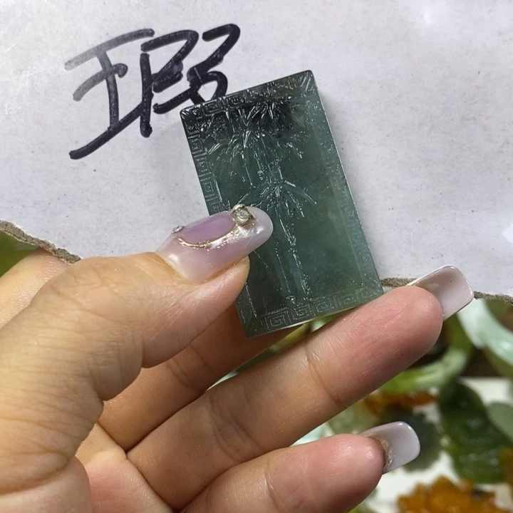 蛇纹石玉未镶嵌吊坠
