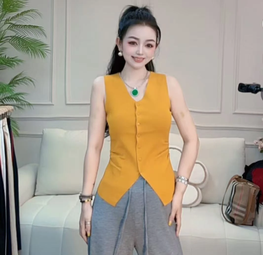 百搭显瘦不规则修身无袖V领扣扣针织衫S130