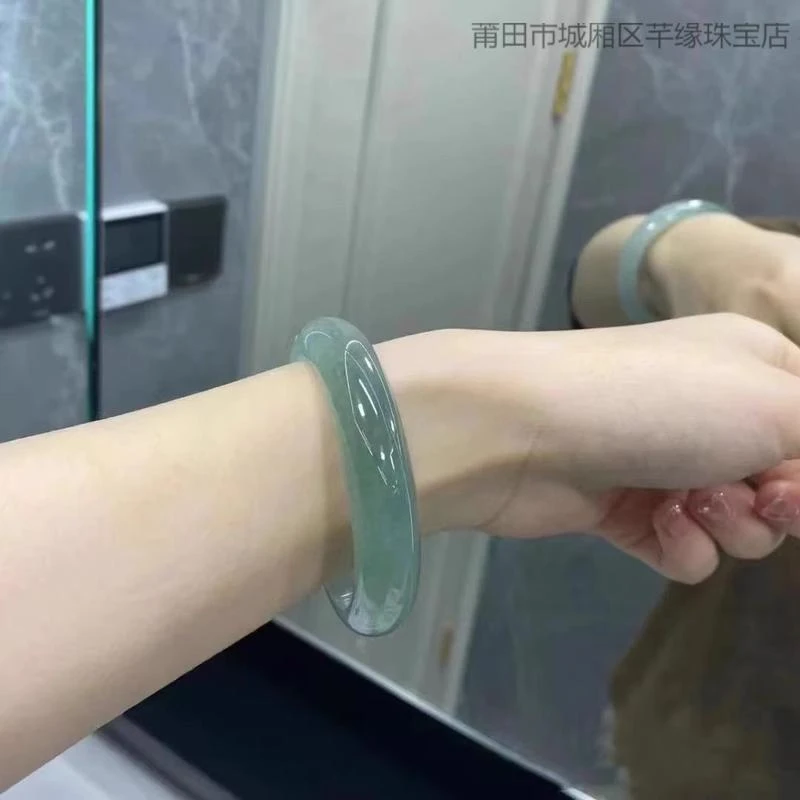 冰糯种油青飘花翡翠玉手镯女浅绿贵妃玉镯细条正圈白底青镯子送人