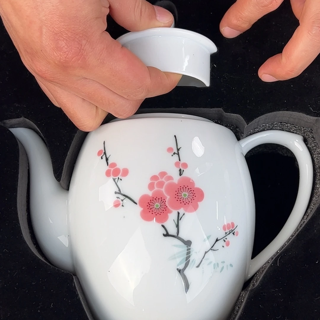 瓷纪念版翠竹红梅腰鼓壶