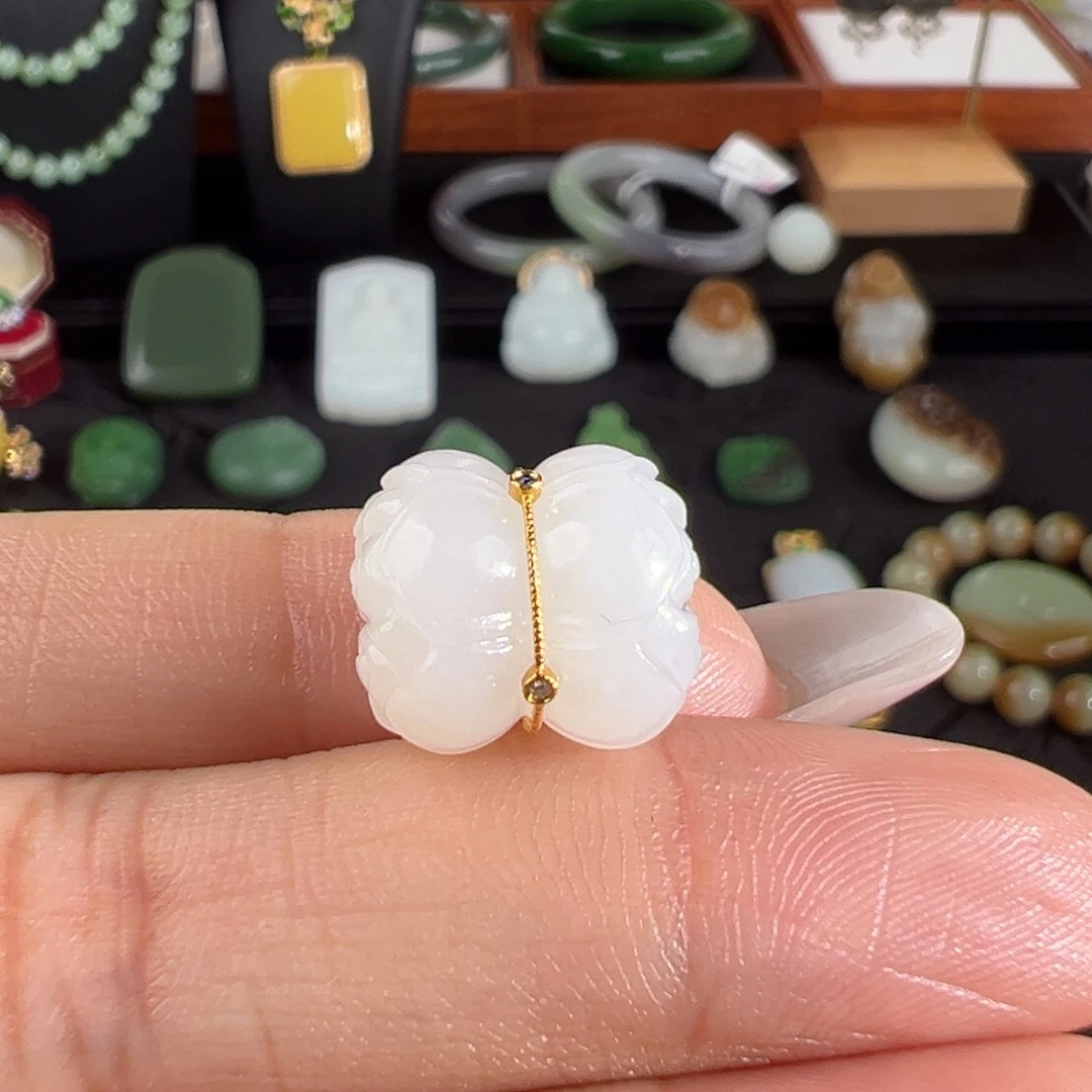 颈饰未镶嵌和田玉（白玉）并蒂莲
