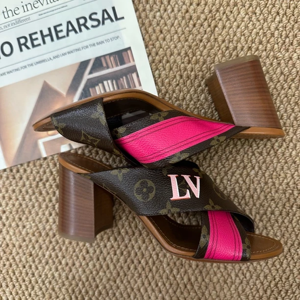 未使用 LouisVuitton/路易威登 【小鱼】老花粗跟凉鞋/37.5码#2826