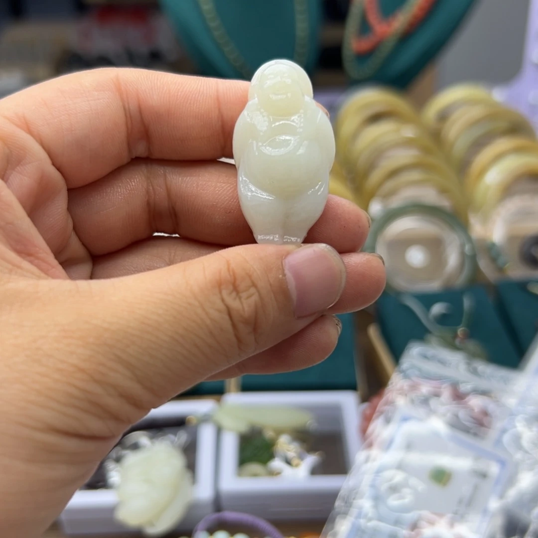 和田玉未镶嵌颈饰逍遥佛