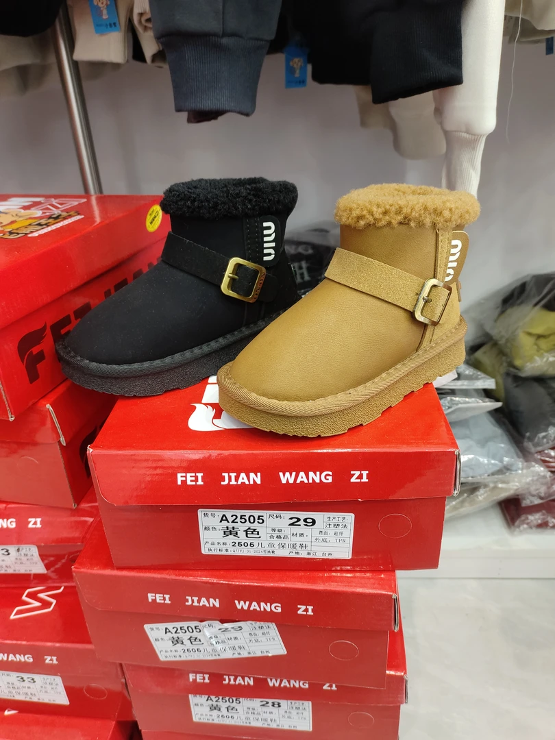 雪地靴冬季加绒加厚保暖防滑短筒高帮软底百搭男女童靴子