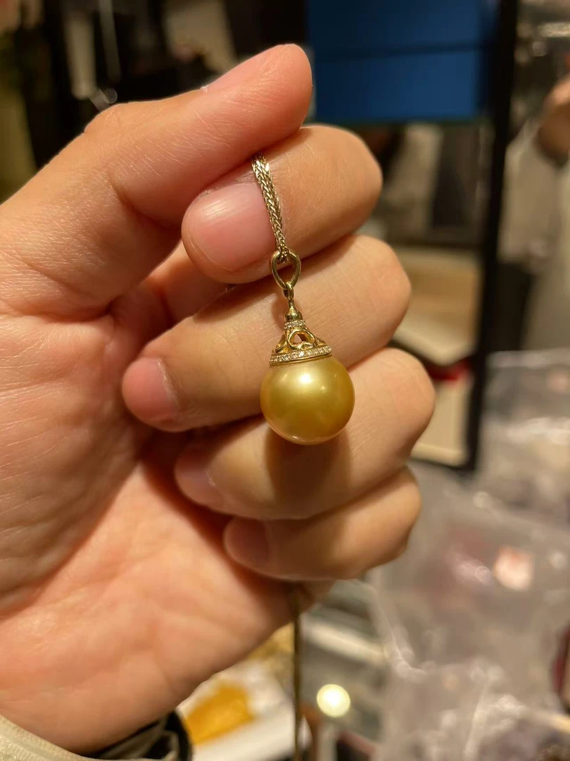 天然南洋金珠18K金镶嵌吊坠