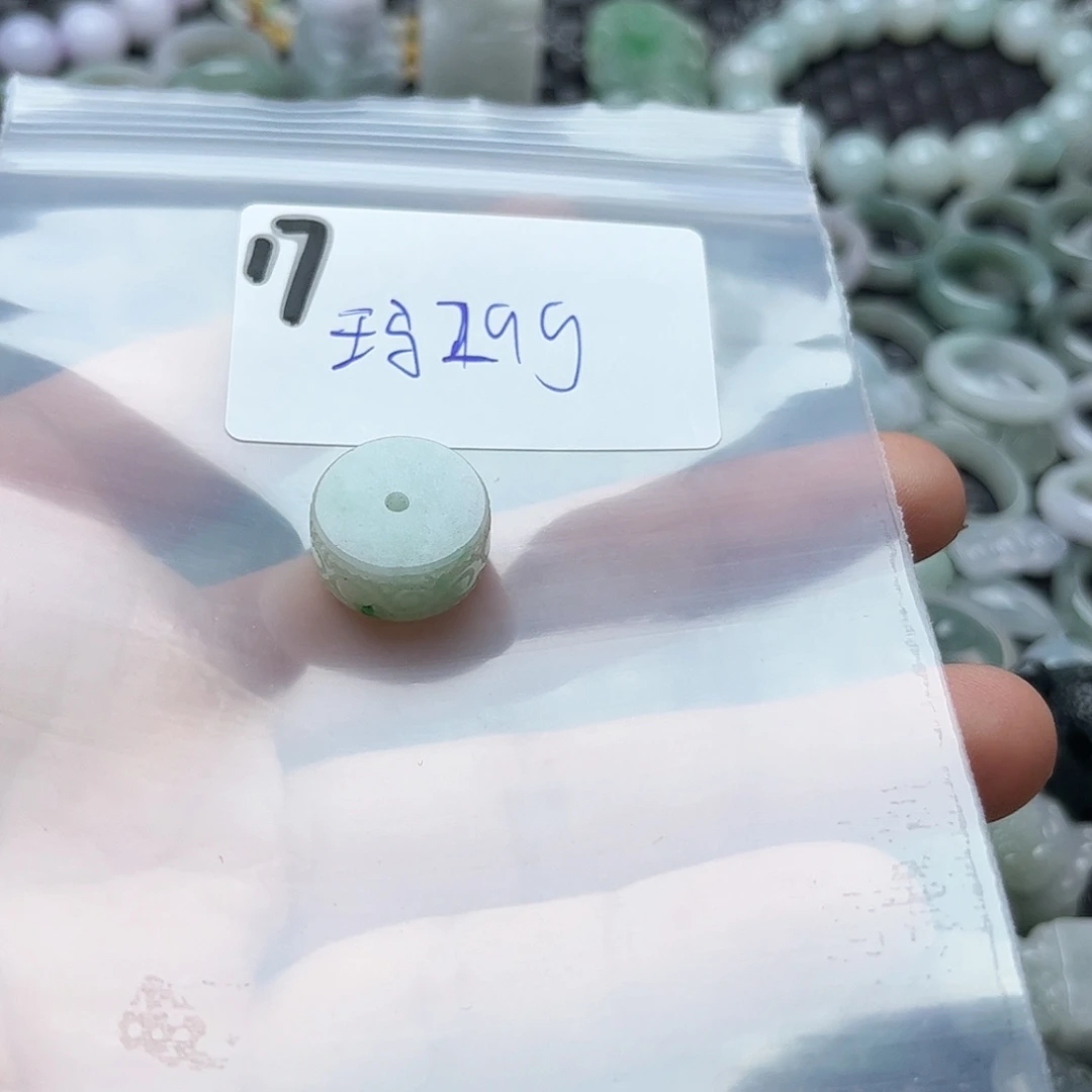 玛***蒂翡翠未镶嵌颈饰不退