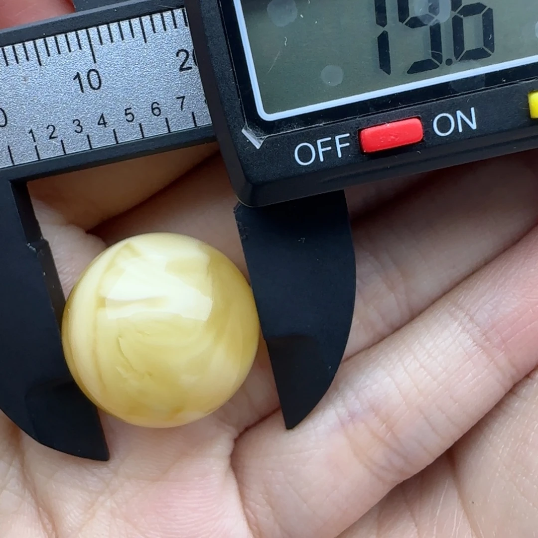 蜜蜡未镶嵌裸石微瑕溶洞圆珠