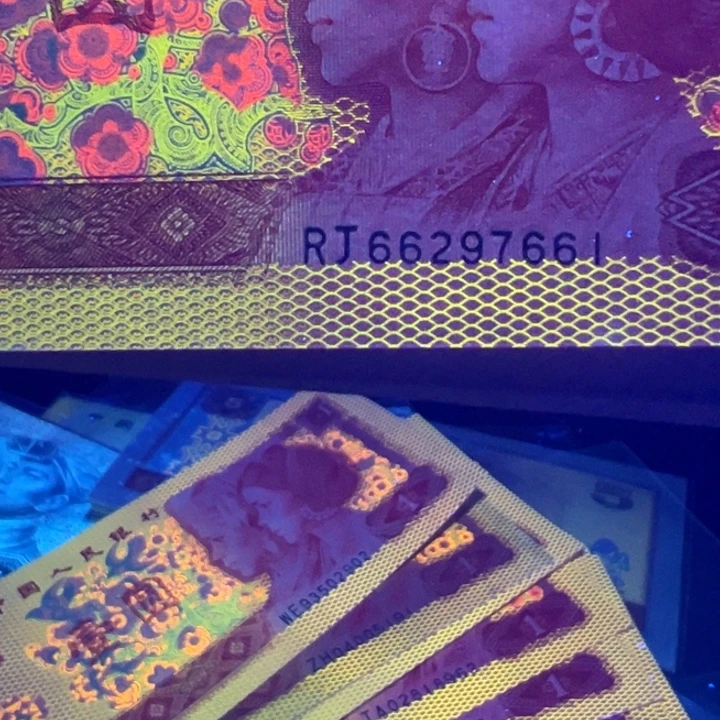 এ***.嗜血龙皇超强荧光