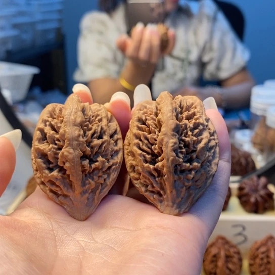 草***木桃核把件东北秋子118