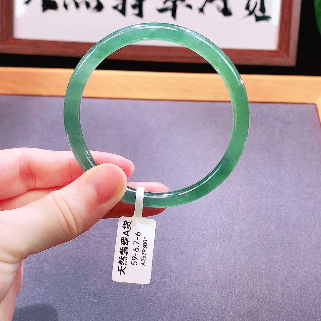 翡翠手镯未镶嵌天然翡翠