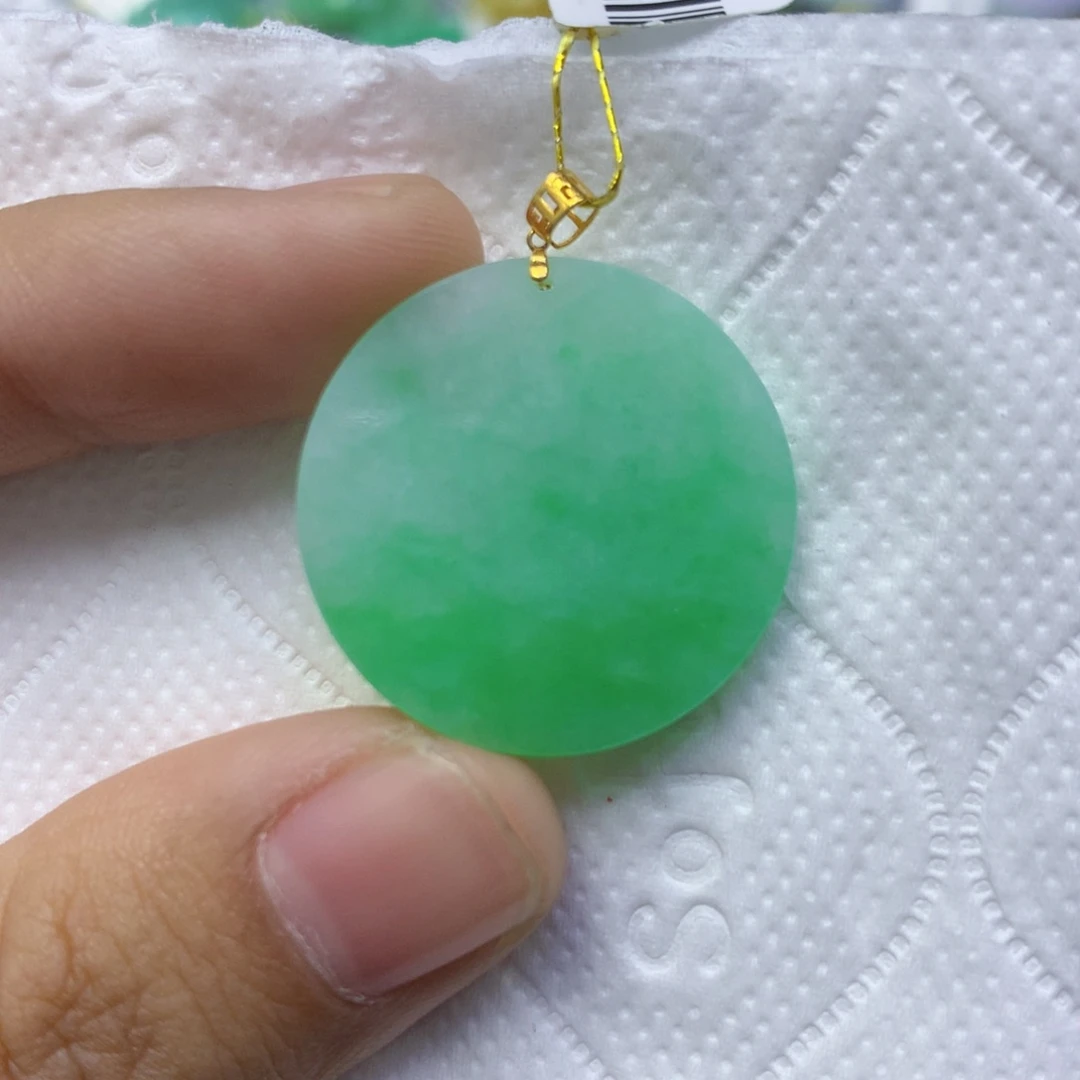 翡翠18K金镶嵌颈饰翡翠