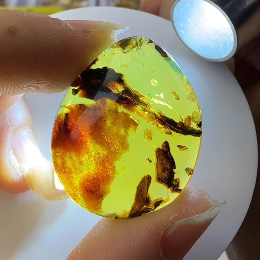 琥珀裸石未镶嵌惺*活水胆