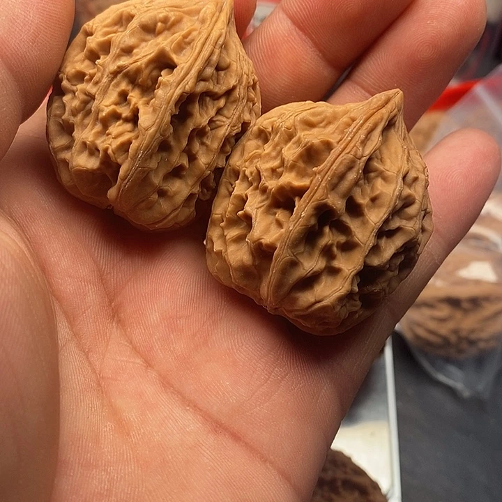 文玩核桃把件破**云鸡心