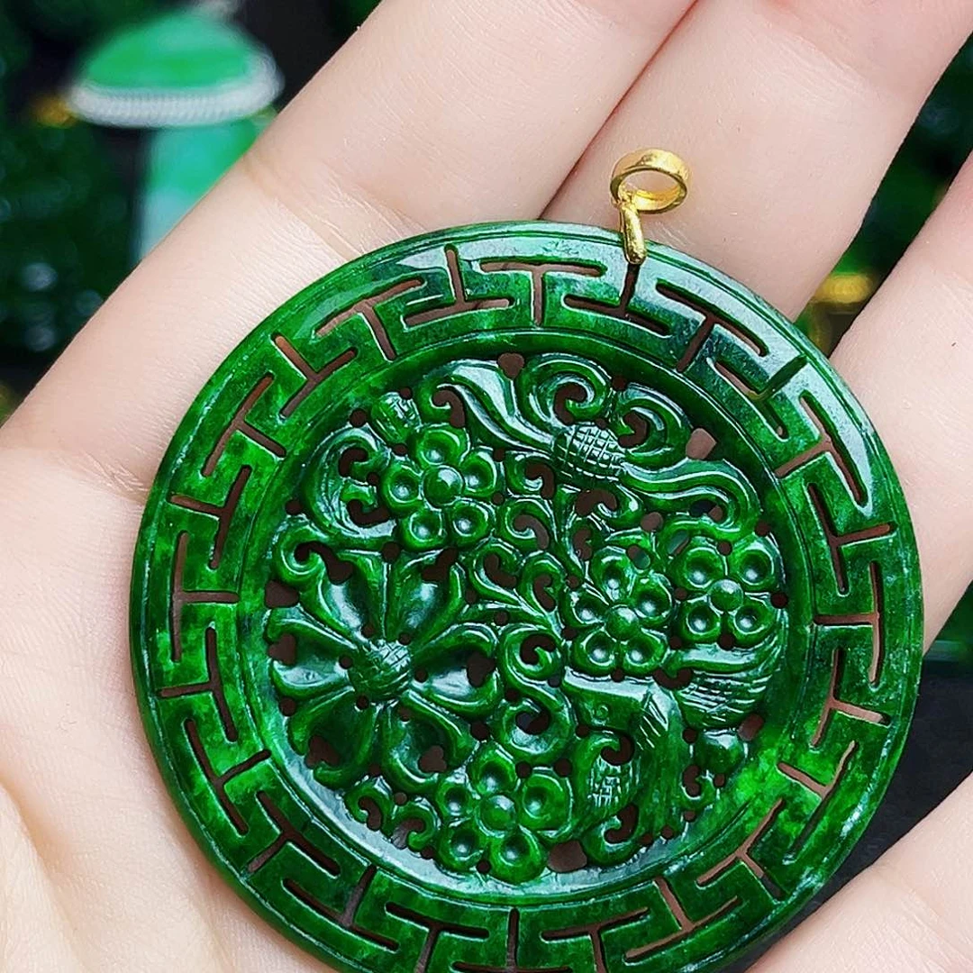 颈饰18K金镶嵌翡翠多样性