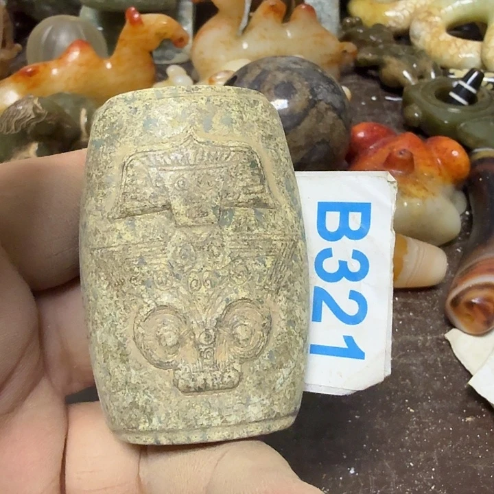 未镶嵌透闪石-蛇纹石玉颈饰
