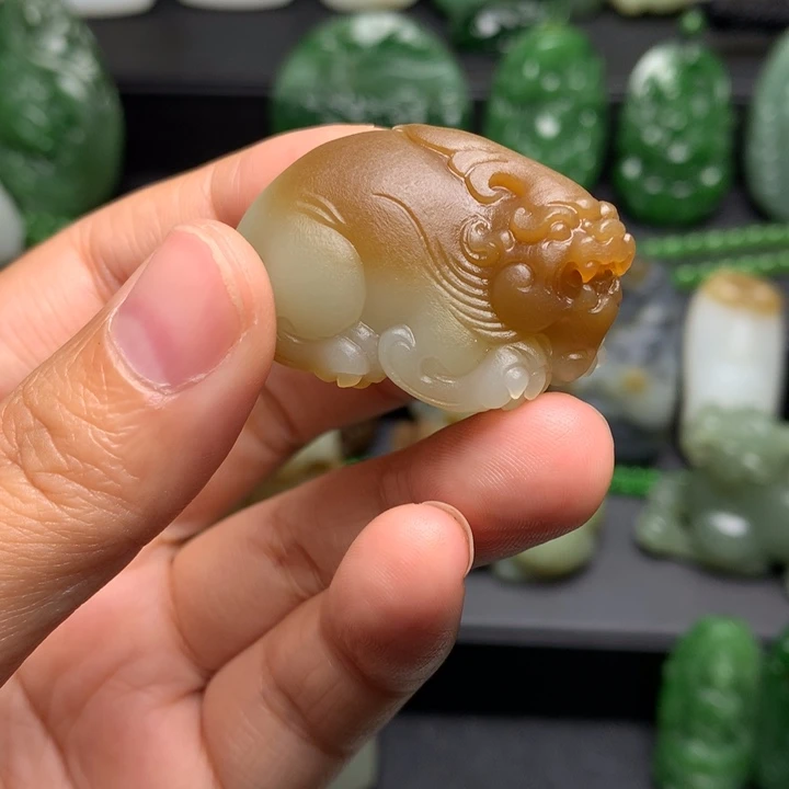 道****和田玉未镶嵌颈饰