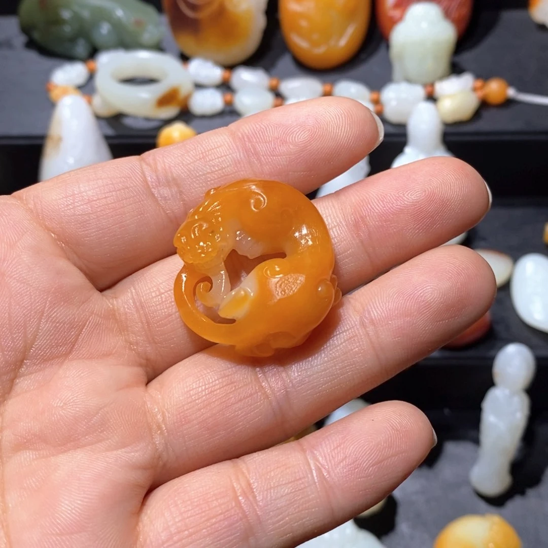 和田玉未镶嵌颈饰夏*