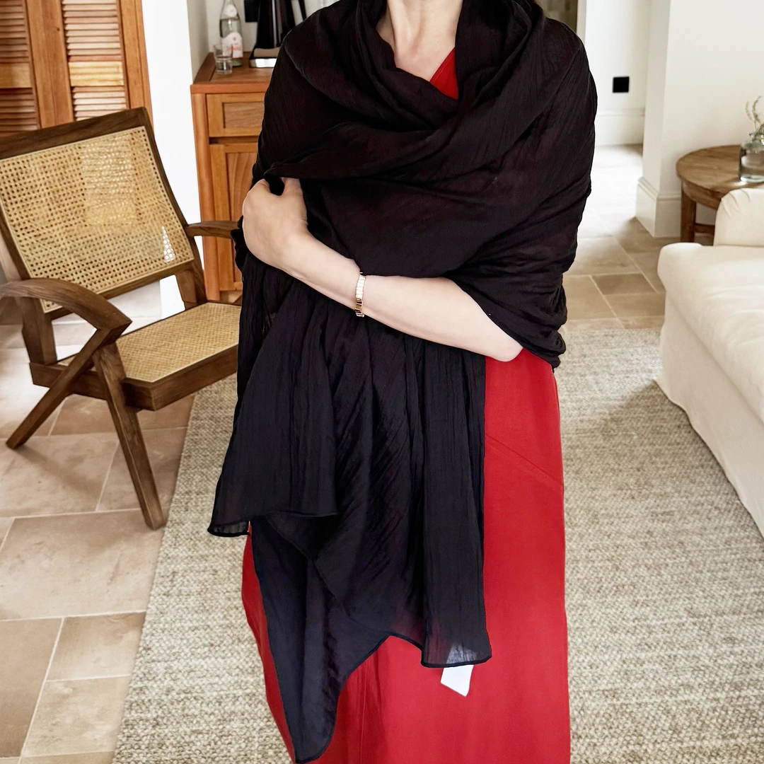 widelia陈魅儿2025秋冬新款 简约百搭纯色围巾时尚轻薄披肩737125