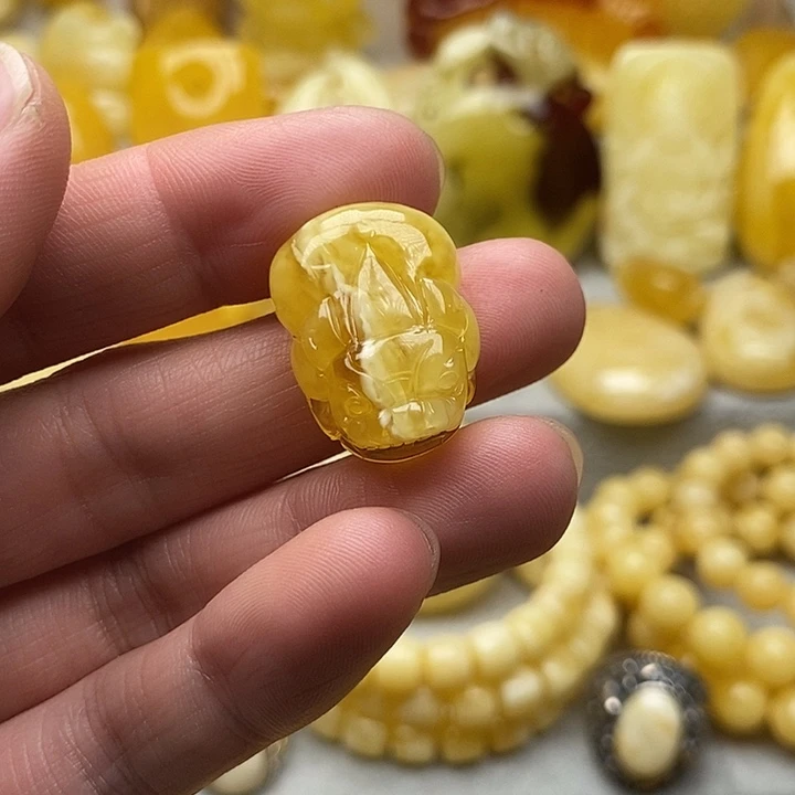 琥珀颈饰未镶嵌琥珀蜜蜡吊坠