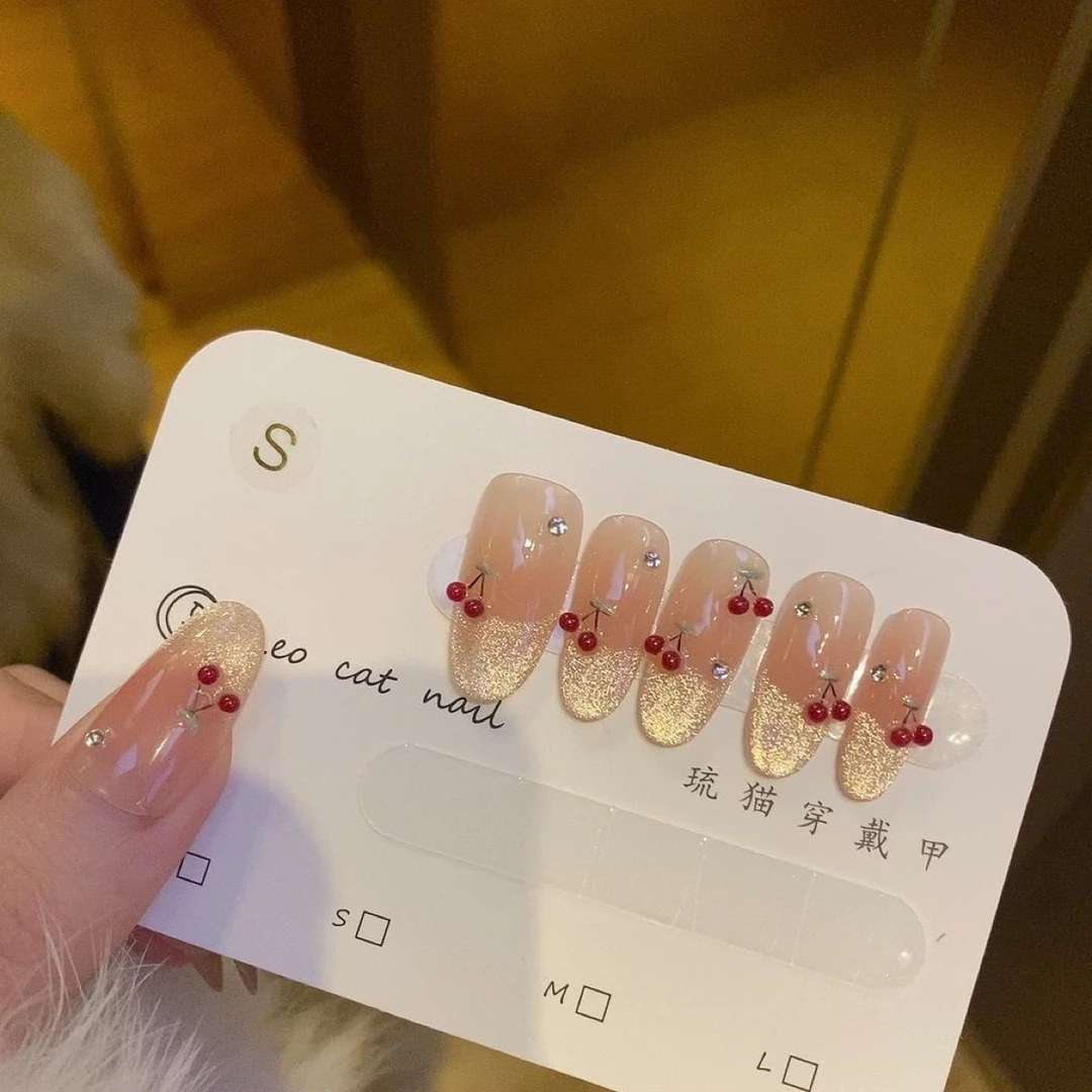 【金秋樱桃】纯手工穿戴甲金色法式猫眼美甲手绘樱桃秋冬美甲