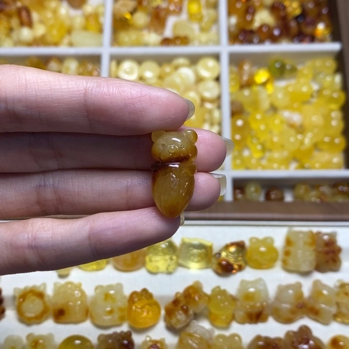 琥珀未镶嵌裸石小熊