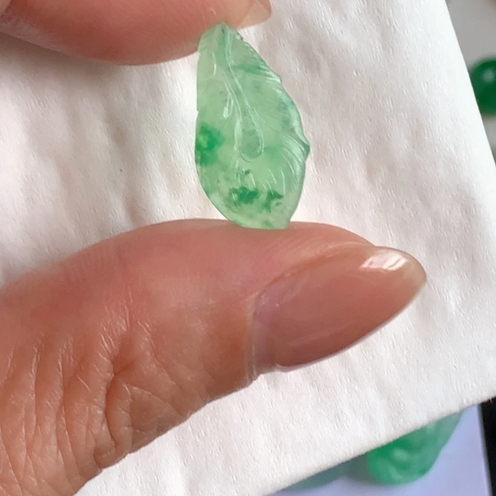 定制翡翠未镶嵌天然翡翠A货冰种羽毛