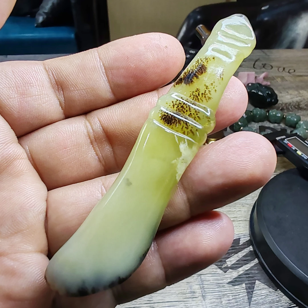 天然岫玉原石随形手工立体雕刻竹节精美沁水草花创意手把件挂件