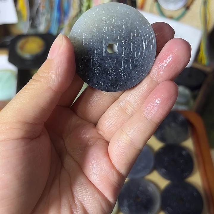 蛇纹石玉合金天然岫玉山鬼手把件