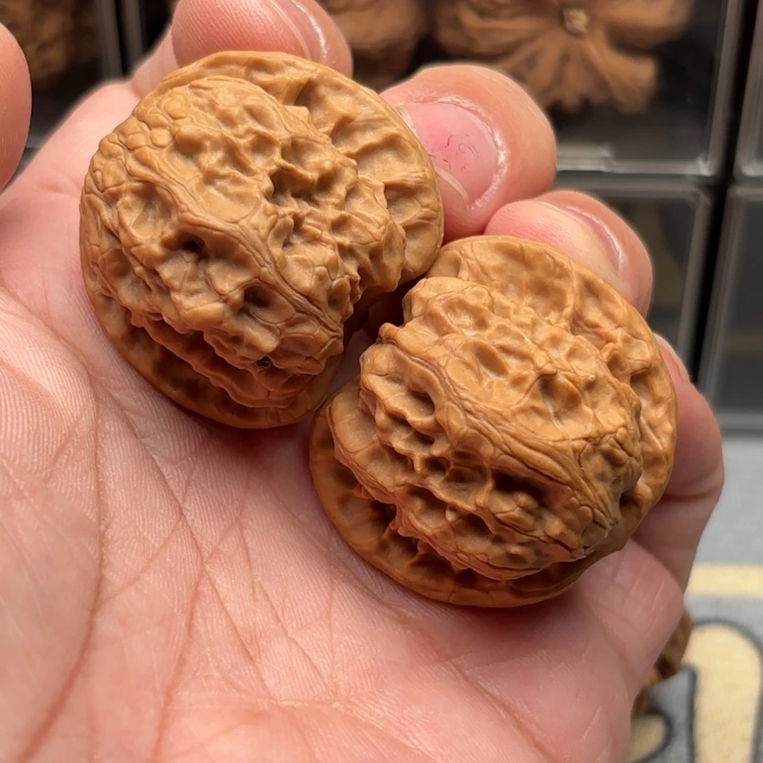 文玩核桃把件野狼狮子头