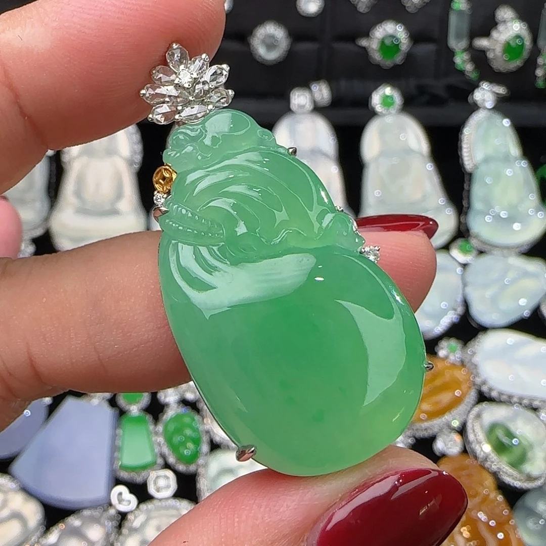 颈饰18K金镶嵌翡翠天然翡翠