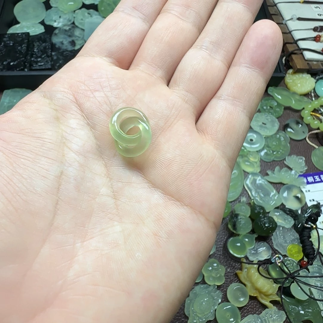 用***3蛇纹石玉未镶嵌颈饰