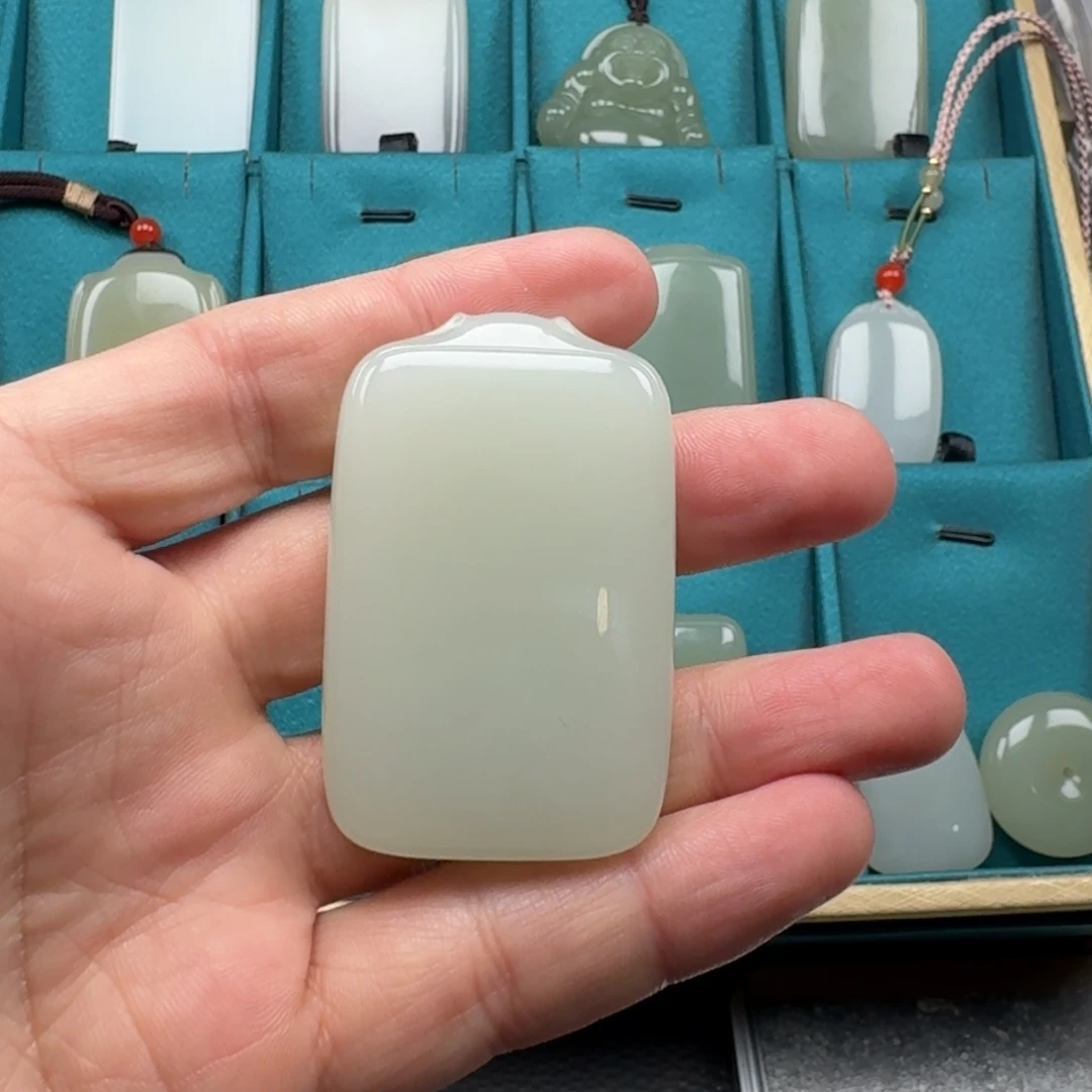 和田玉颈饰未镶嵌龙**e