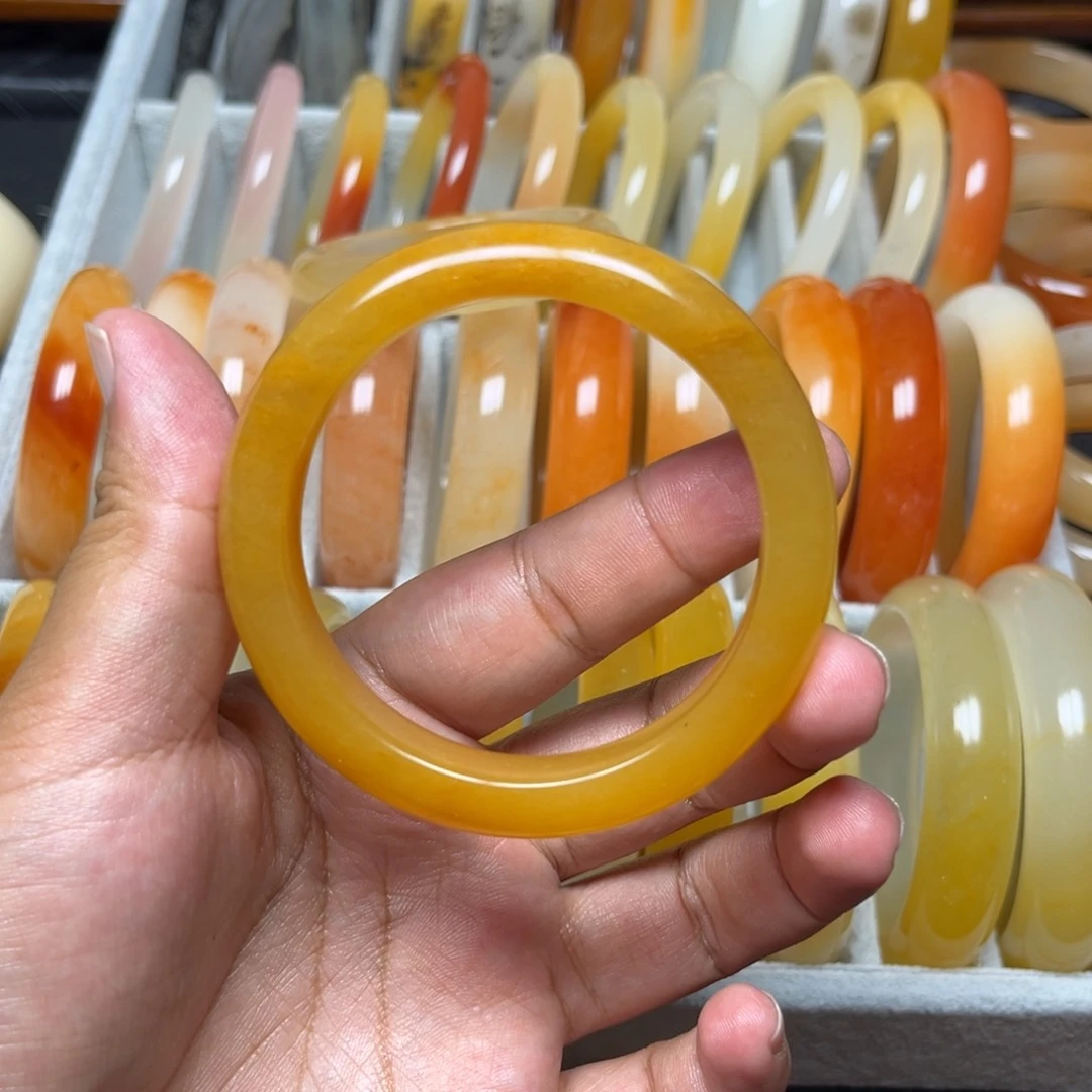 石英质玉（黄龙玉）未镶嵌手镯H****?