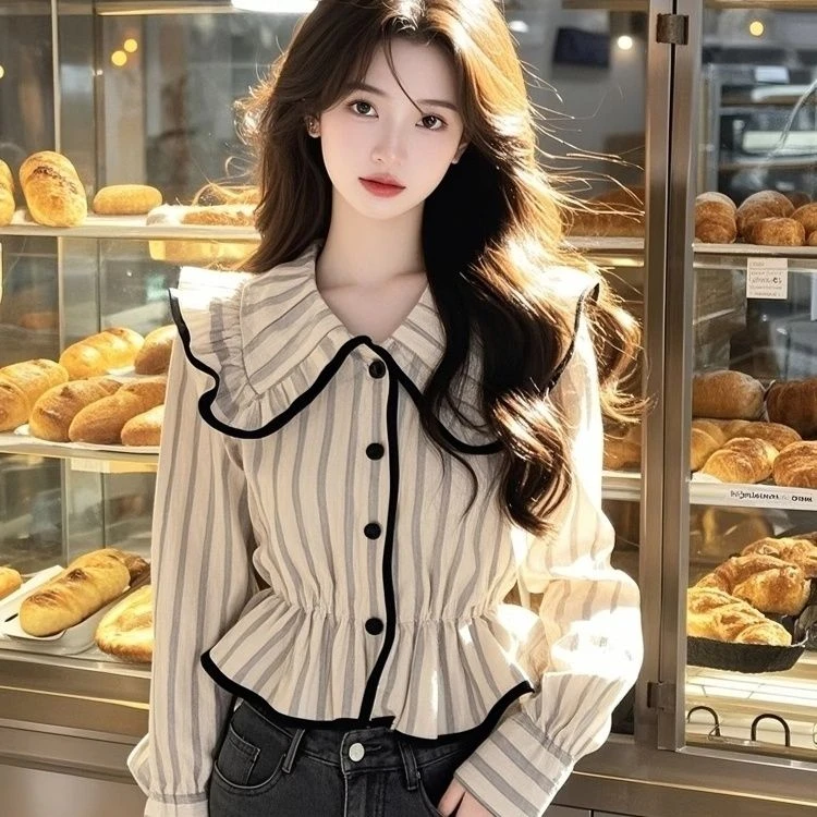 漂亮秋季新款显瘦上衣法式洋气高级独特娃娃领长袖条纹设计衬衫女