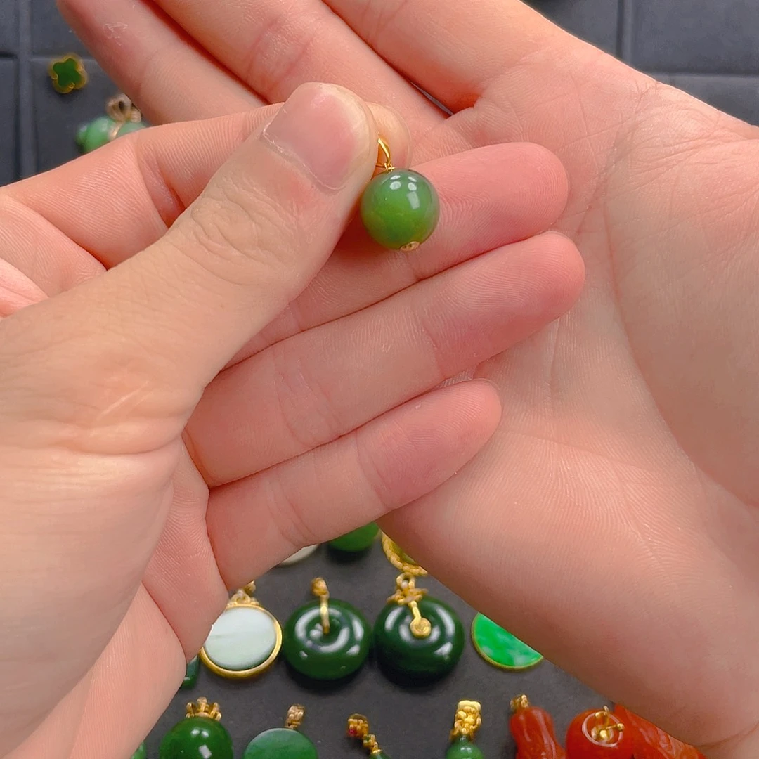 吊坠(不含链)18K金镶嵌和田玉（碧玉）