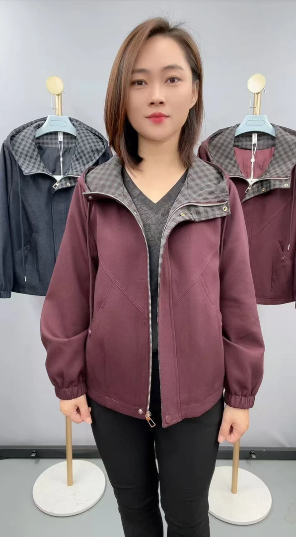 新款秋季时尚连帽妈妈洋气外套   D612