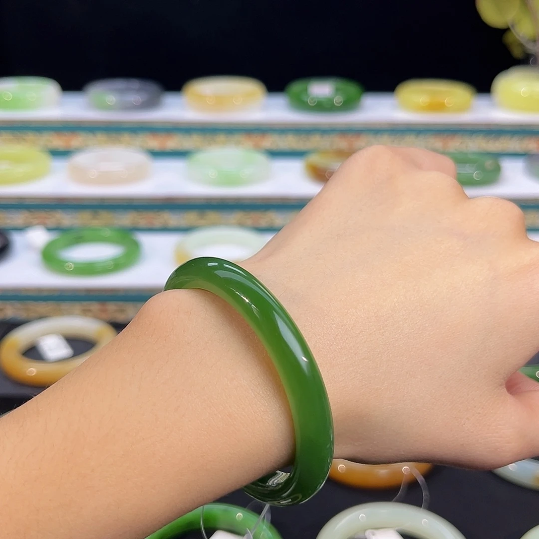 和田玉未镶嵌手镯