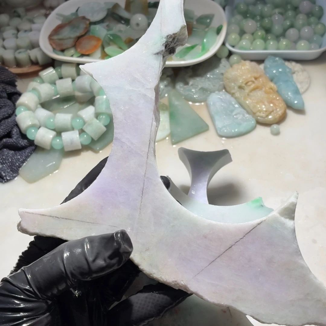 翡翠足铂镶嵌颈饰边角料