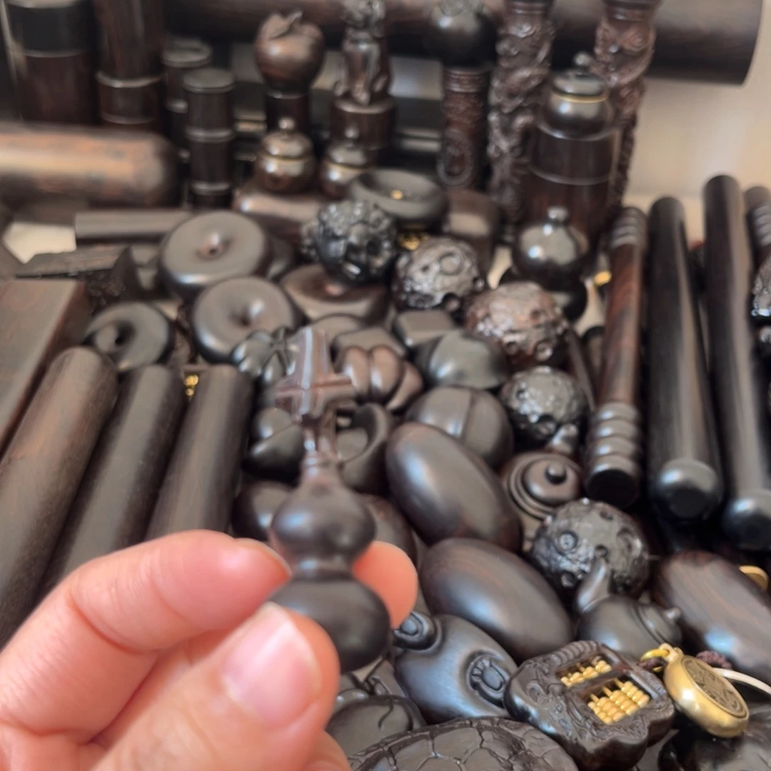 鳕***鱼黑酸枝木类紫光檀小葫芦1个