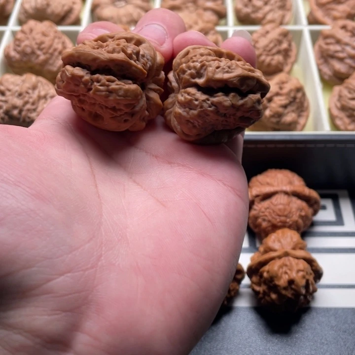 绾***绾文玩核桃吊坠蛤蟆头