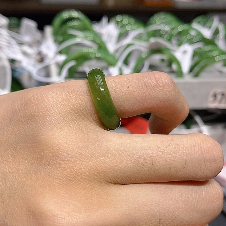 烟****和田玉（碧玉）未镶嵌戒圈